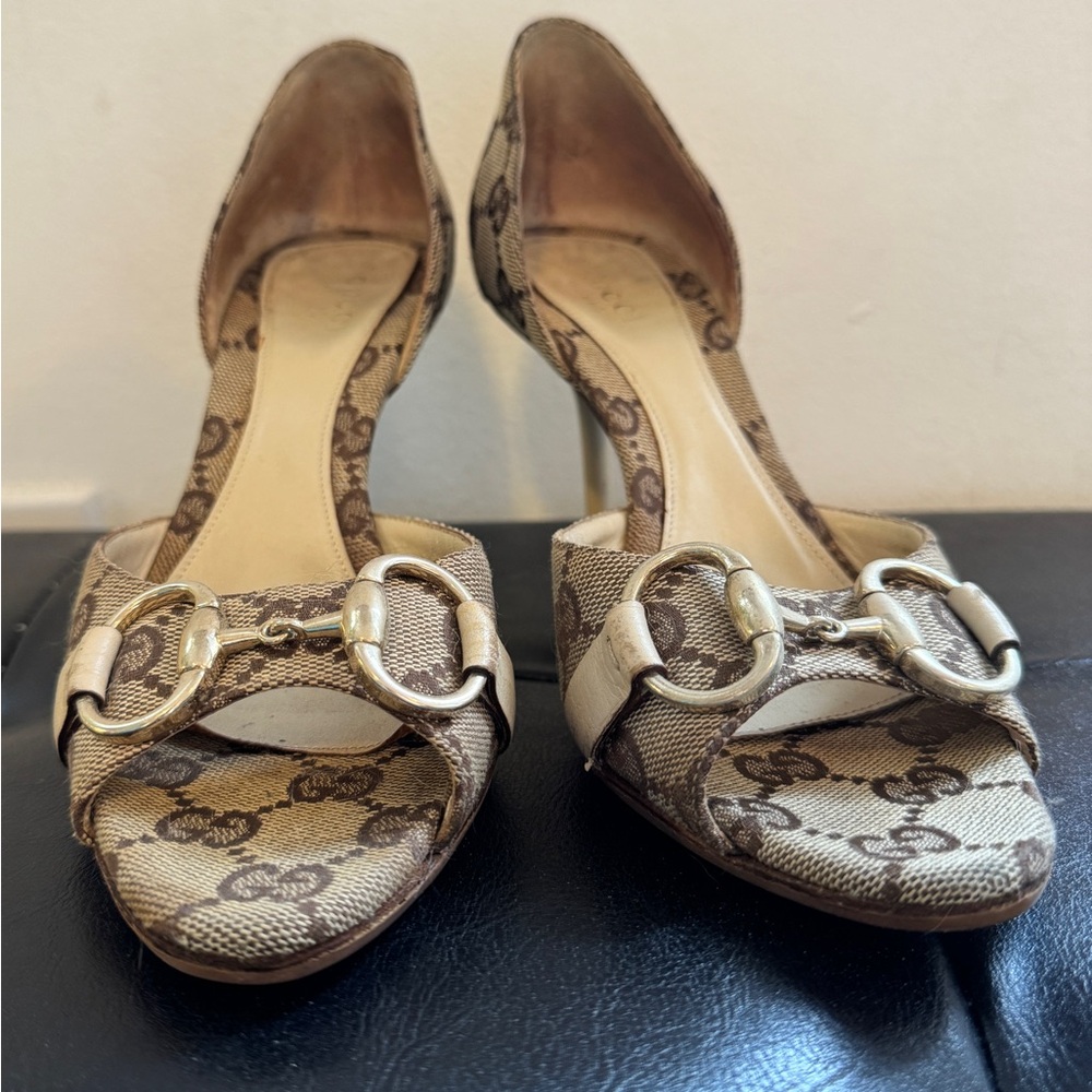 Gucci pumps, D'Orsay model.